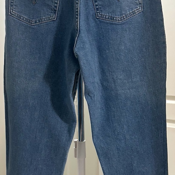 Levi's High Waisted Taper Jeans - Size 28 - Mid Stone Wash - Picture 4 of 8